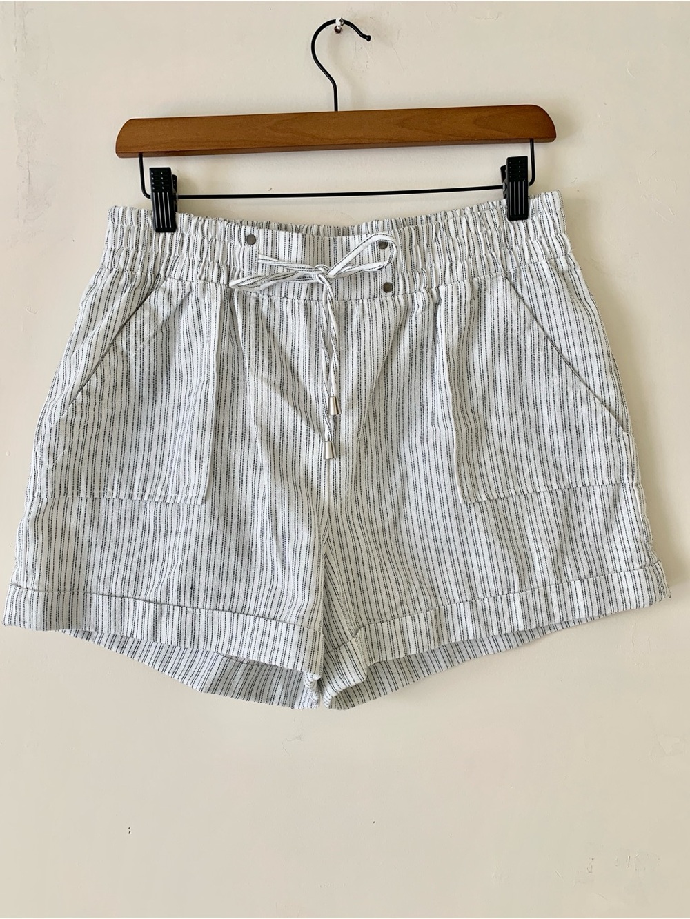 CI SONO White and Black Striped Shorts with Drawstring Effect
